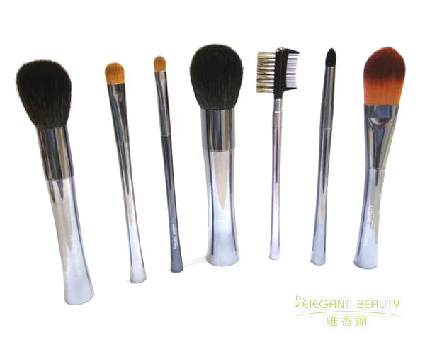 成套麻豆国产一区二区三区四区中的每把刷子都有何特定用途？